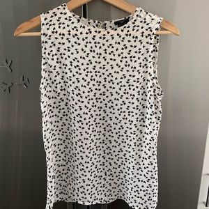Sleeveless blouse